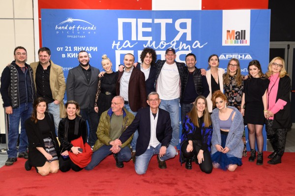 Казанлъчанка изпя саундтрака на най-гледания филм в кината в момента