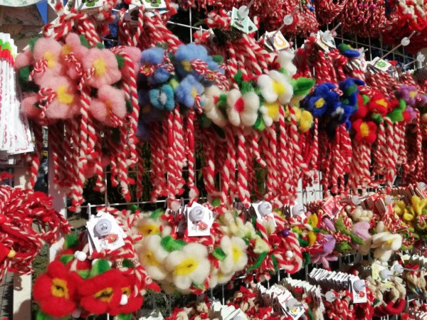 Първите мартеници вече са изложени на площад “Севтополис“