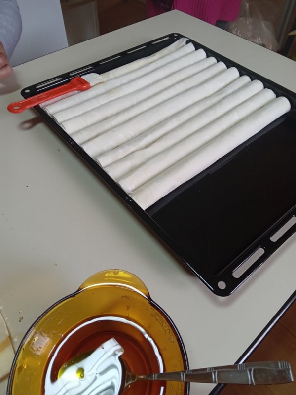 Малчугани от Детския център навиха вкусна баклава