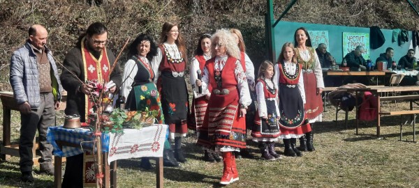 Любовта към традициите събра шипченци на празника Трифон Зарезан