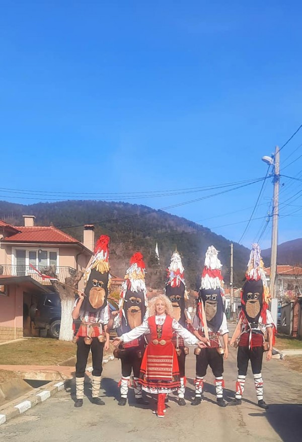 Любовта към традициите събра шипченци на празника Трифон Зарезан