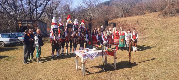 Любовта към традициите събра шипченци на празника Трифон Зарезан