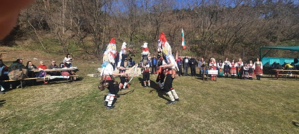 Любовта към традициите събра шипченци на празника Трифон Зарезан