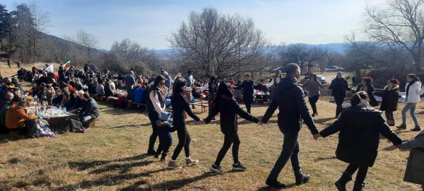 Любовта към традициите събра шипченци на празника Трифон Зарезан