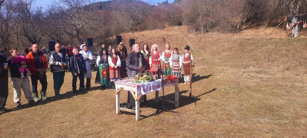 Любовта към традициите събра шипченци на празника Трифон Зарезан