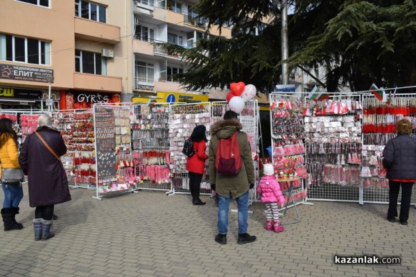 Тази година изпращаме по-малко мартеници в чужбина 