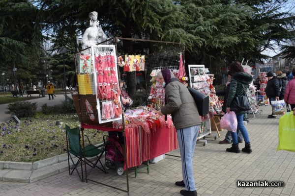 Тази година изпращаме по-малко мартеници в чужбина 