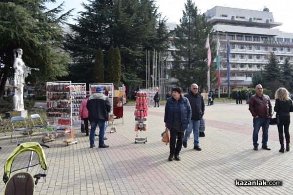 Тази година изпращаме по-малко мартеници в чужбина 