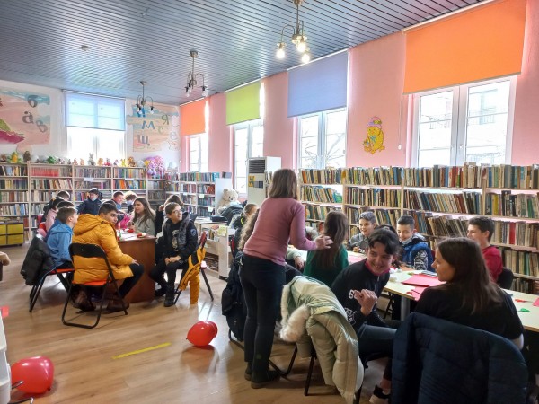 Шестокласници от математическата отпразнуваха Свети Валентин с “капани за любов“