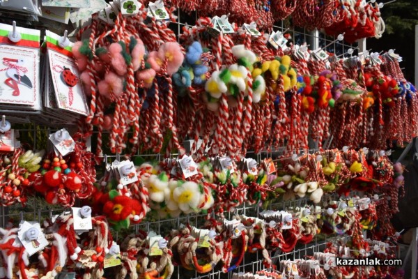 Тази година изпращаме по-малко мартеници в чужбина 