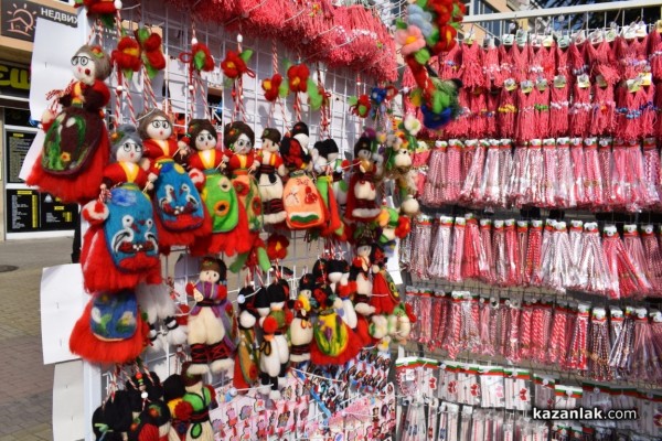 Тази година изпращаме по-малко мартеници в чужбина 