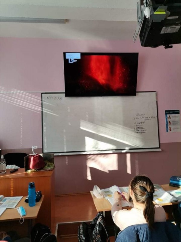 Макет на изригващ вулкан правиха петокласници от ОУ „Георги Кирков“ 