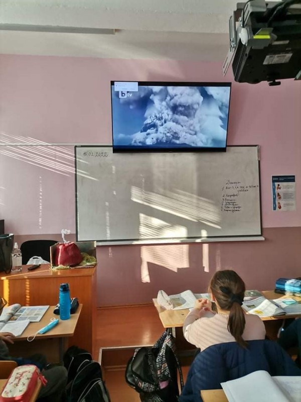 Макет на изригващ вулкан правиха петокласници от ОУ „Георги Кирков“ 