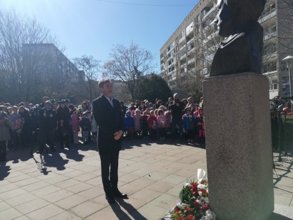 Казанлък се поклони пред саможертвата на Апостола на свободата