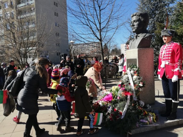 Казанлък се поклони пред саможертвата на Апостола на свободата