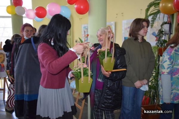 “Пъстър свят” показаха талантливите художници от ателие „Пъстроцвет” 