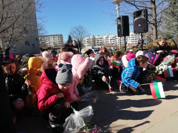 Казанлък се поклони пред саможертвата на Апостола на свободата