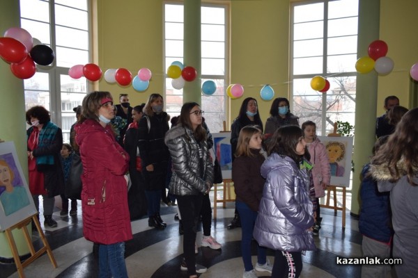 “Пъстър свят” показаха талантливите художници от ателие „Пъстроцвет” 