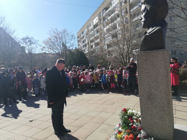Казанлък се поклони пред саможертвата на Апостола на свободата