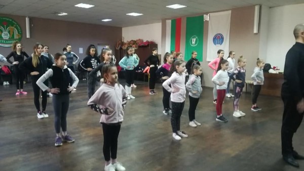 Двудневен лагер с ансамбъл “Детелини“ си спретнаха гимнастичките ни