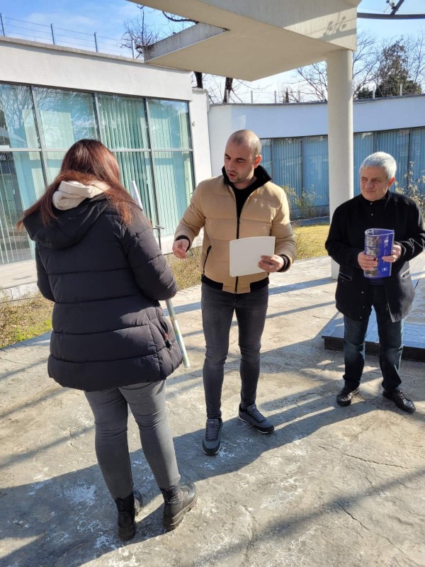 Бъдещите екскурзоводи от ПГЛПТ отбелязаха празника с открит урок в Музея на розата