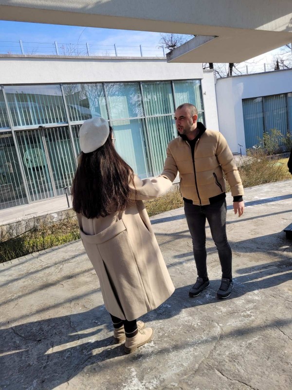 Бъдещите екскурзоводи от ПГЛПТ отбелязаха празника с открит урок в Музея на розата