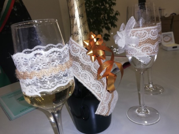 В Община Казанлък шест двойки сключват граждански брак на датата с шест двойки