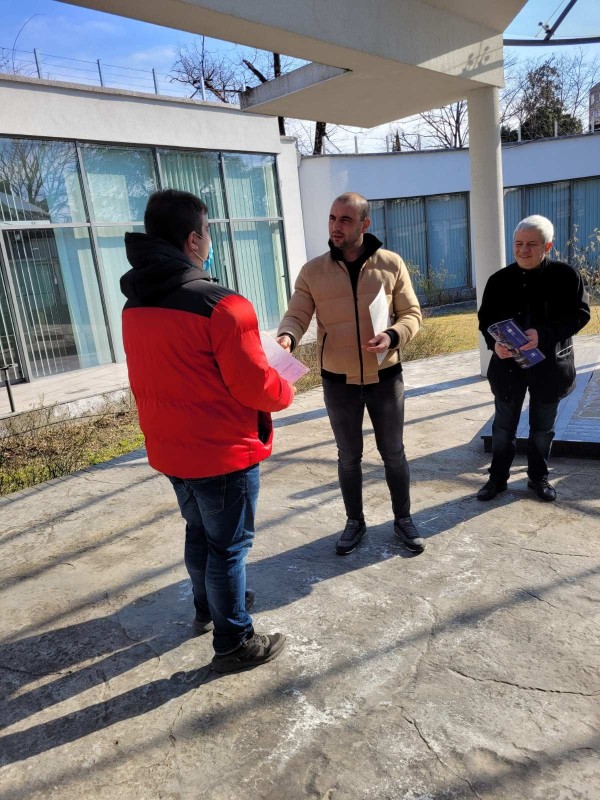 Бъдещите екскурзоводи от ПГЛПТ отбелязаха празника с открит урок в Музея на розата