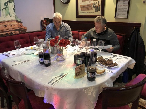 Петьо Минев и Мариян Станоев са най-добрите майстори на домашно вино, реколта 2021 г.