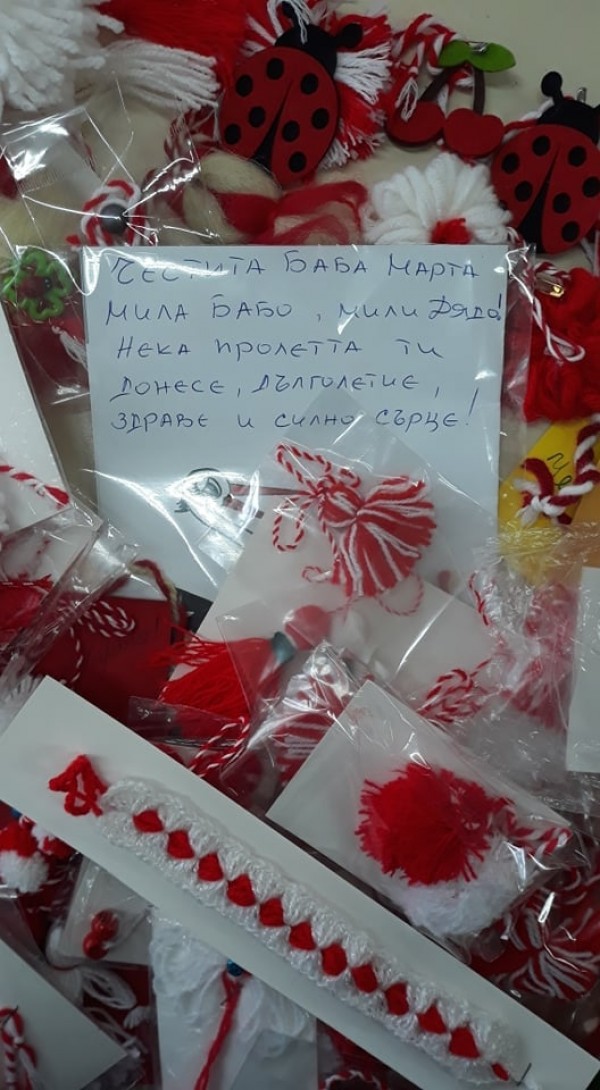 Децата от казанлъшката ДГ “Еделвайс“ изработиха над 500 мартенички за празника 
