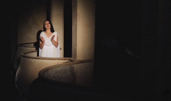 Бесарабският славей Лилия Семкова засне клип в читалището в Шипка