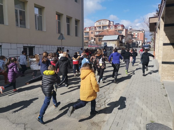 Казанлъшки ученици се състезаваха в празничен крос