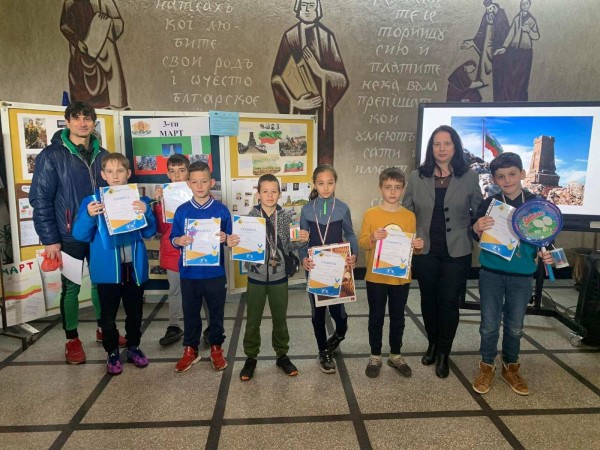 Казанлъшки ученици се състезаваха в празничен крос