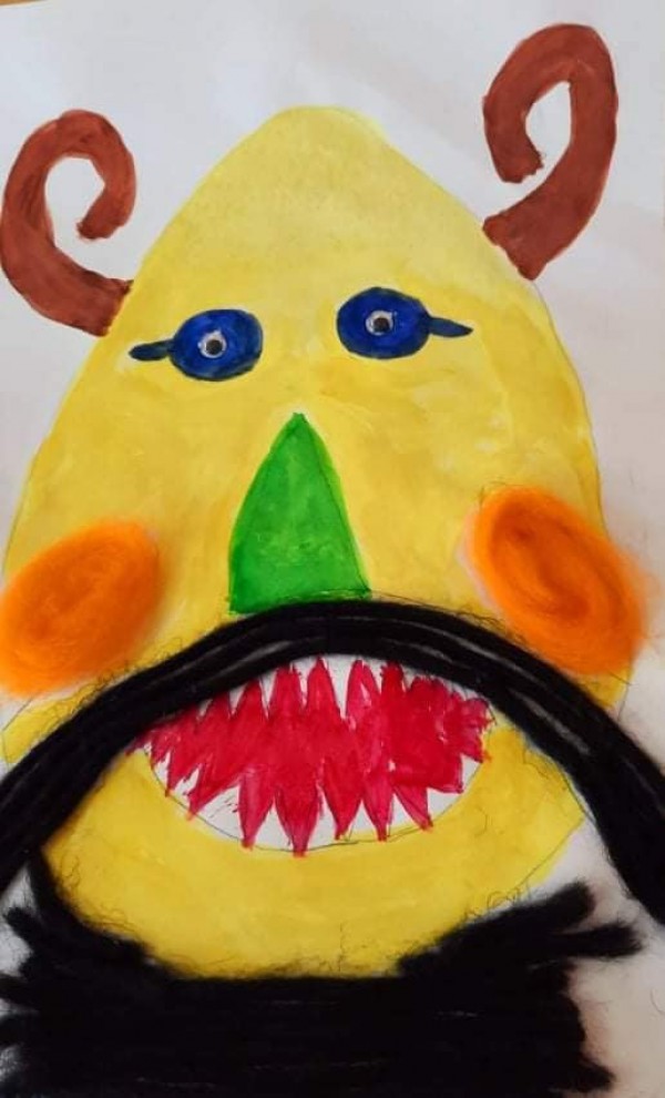 Третокласници подредиха красива изложба с кукерски маски