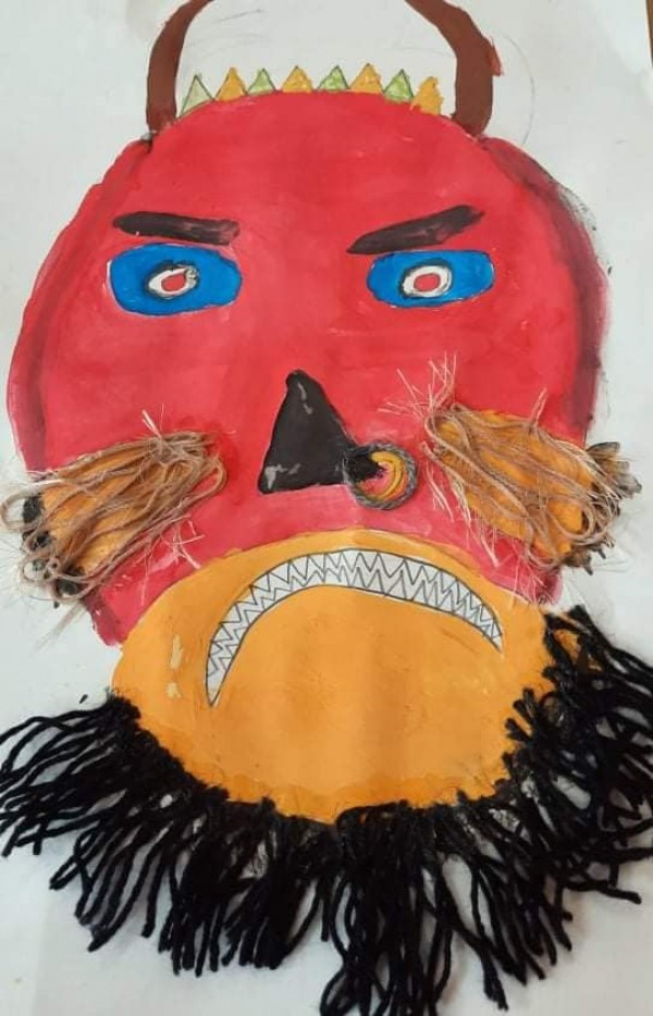 Третокласници подредиха красива изложба с кукерски маски