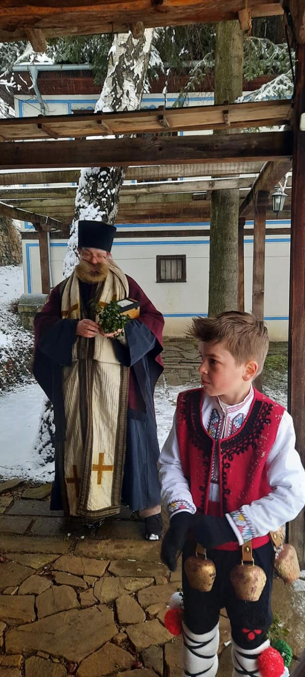 Шипченци пресъздадоха автентичния кукерския ритуал