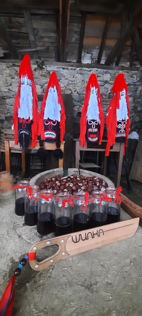 Шипченци пресъздадоха автентичния кукерския ритуал