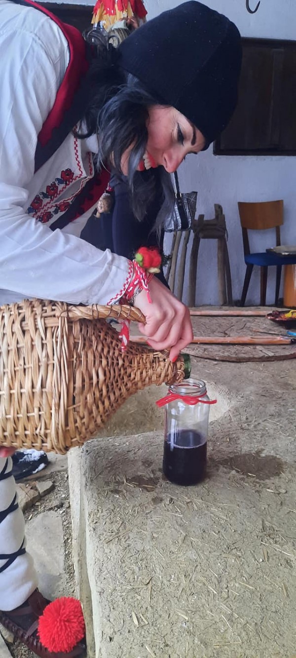 Шипченци пресъздадоха автентичния кукерския ритуал