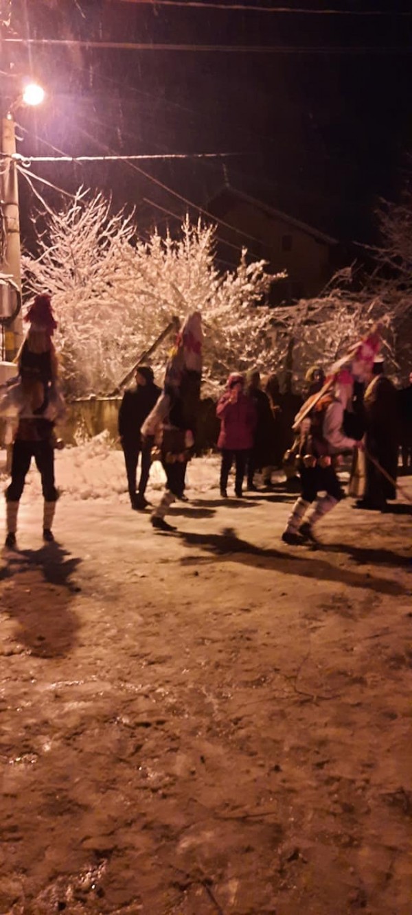 Шипченци пресъздадоха автентичния кукерския ритуал