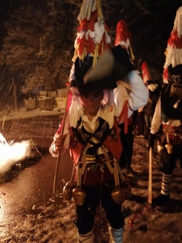 Шипченци пресъздадоха автентичния кукерския ритуал