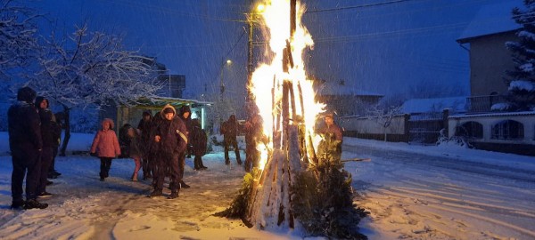 Шипченци пресъздадоха автентичния кукерския ритуал