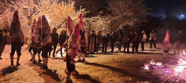 Шипченци пресъздадоха автентичния кукерския ритуал