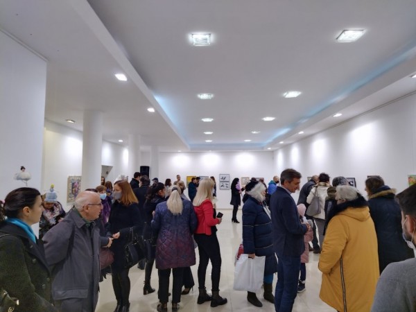 Изложбата “Женското начало“ в Казанлък внася повече очарование в празничния 8 март