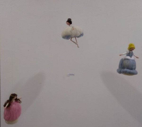 Изложбата “Женското начало“ в Казанлък внася повече очарование в празничния 8 март