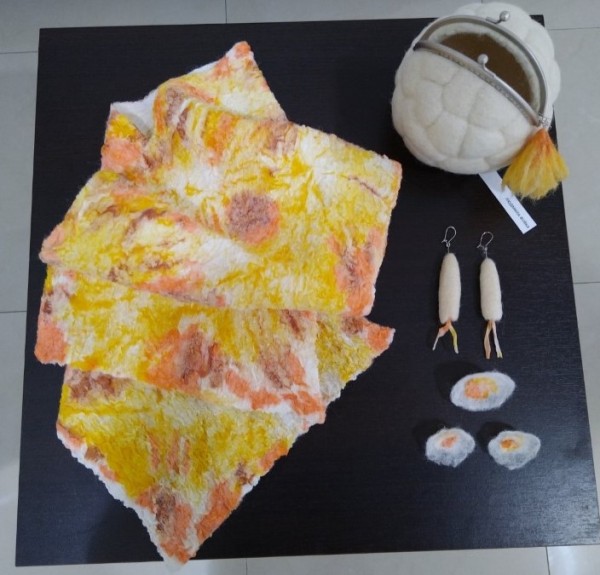 Изложбата “Женското начало“ в Казанлък внася повече очарование в празничния 8 март