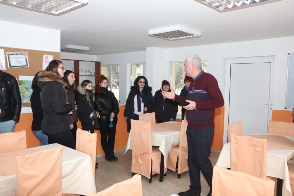 Училища от Варна гостуваха на ПГЛПТ