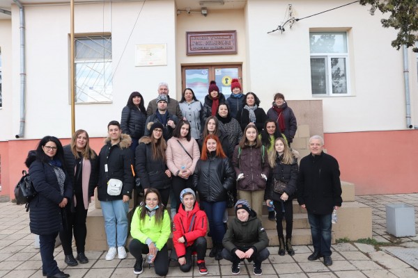 Училища от Варна гостуваха на ПГЛПТ