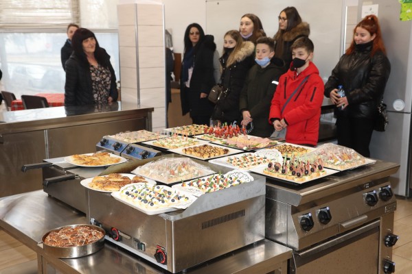 Училища от Варна гостуваха на ПГЛПТ