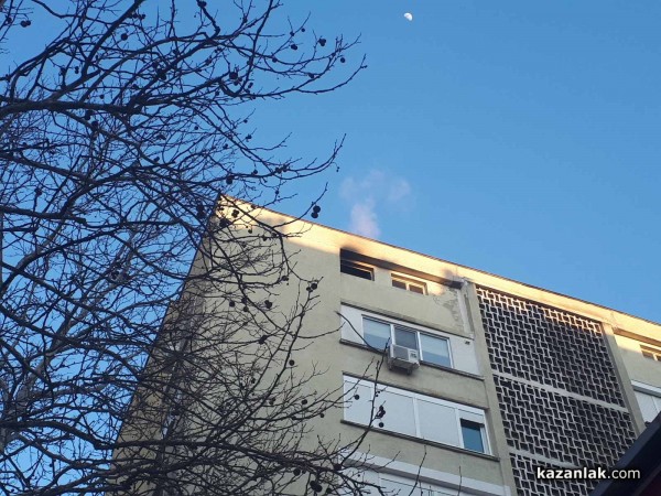 Горя таванско помещение в блок в Казанлък