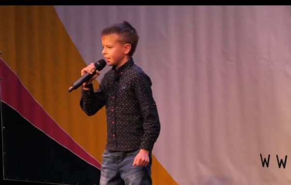 Певицата от школа “Орфей“ Рени Петрова спечели стипендия от МОН